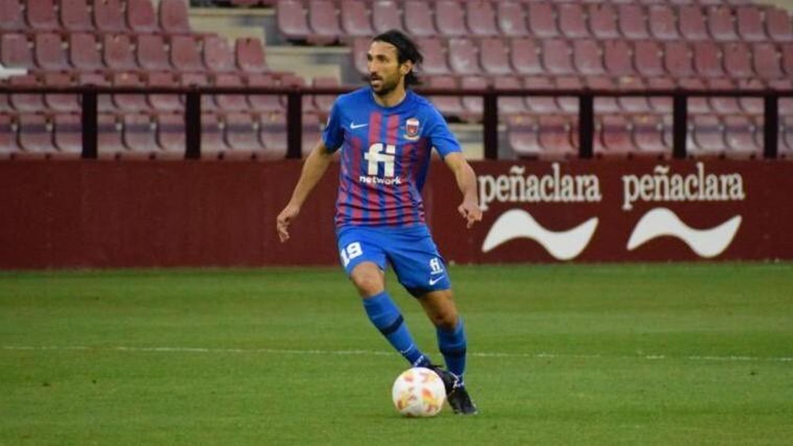 Álex Bernal, en un partido con el Eldense, tras su salida del Córdoba CF.