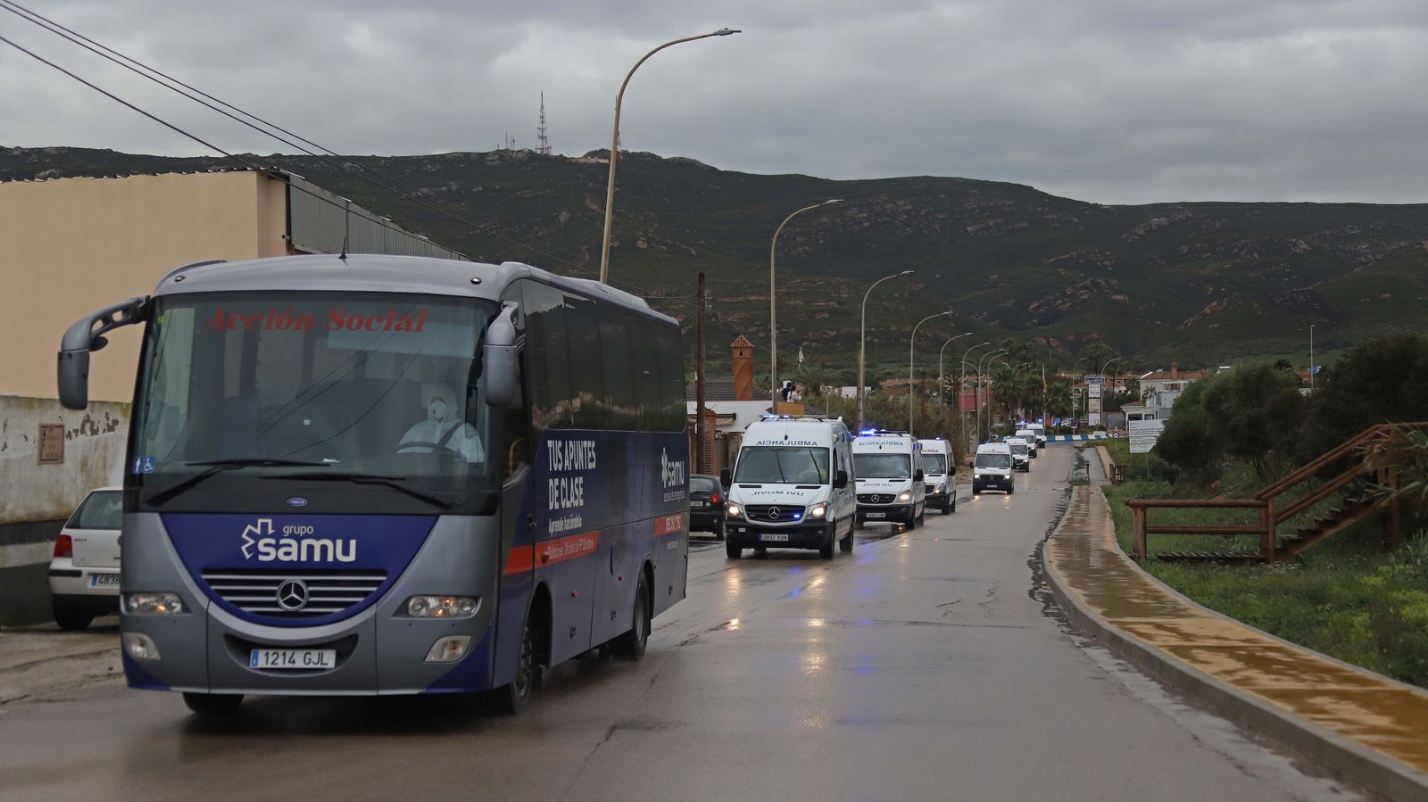 Fotos del traslado a La Línea de los 27 ancianos de residencia de Alcalá del Valle