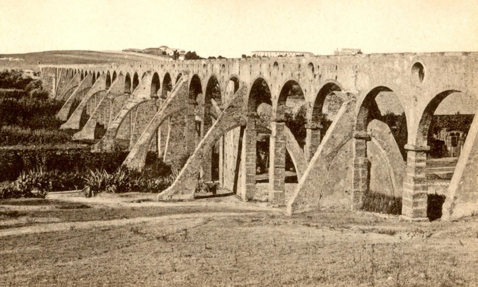Fotografía del Acueducto tomada en el año 1906.