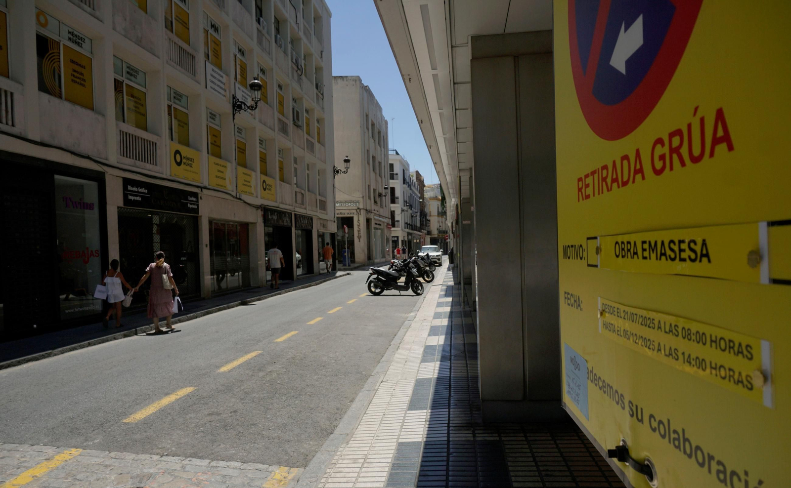 Una señal en la calle Méndez Núñez indica el inicio de las obras.