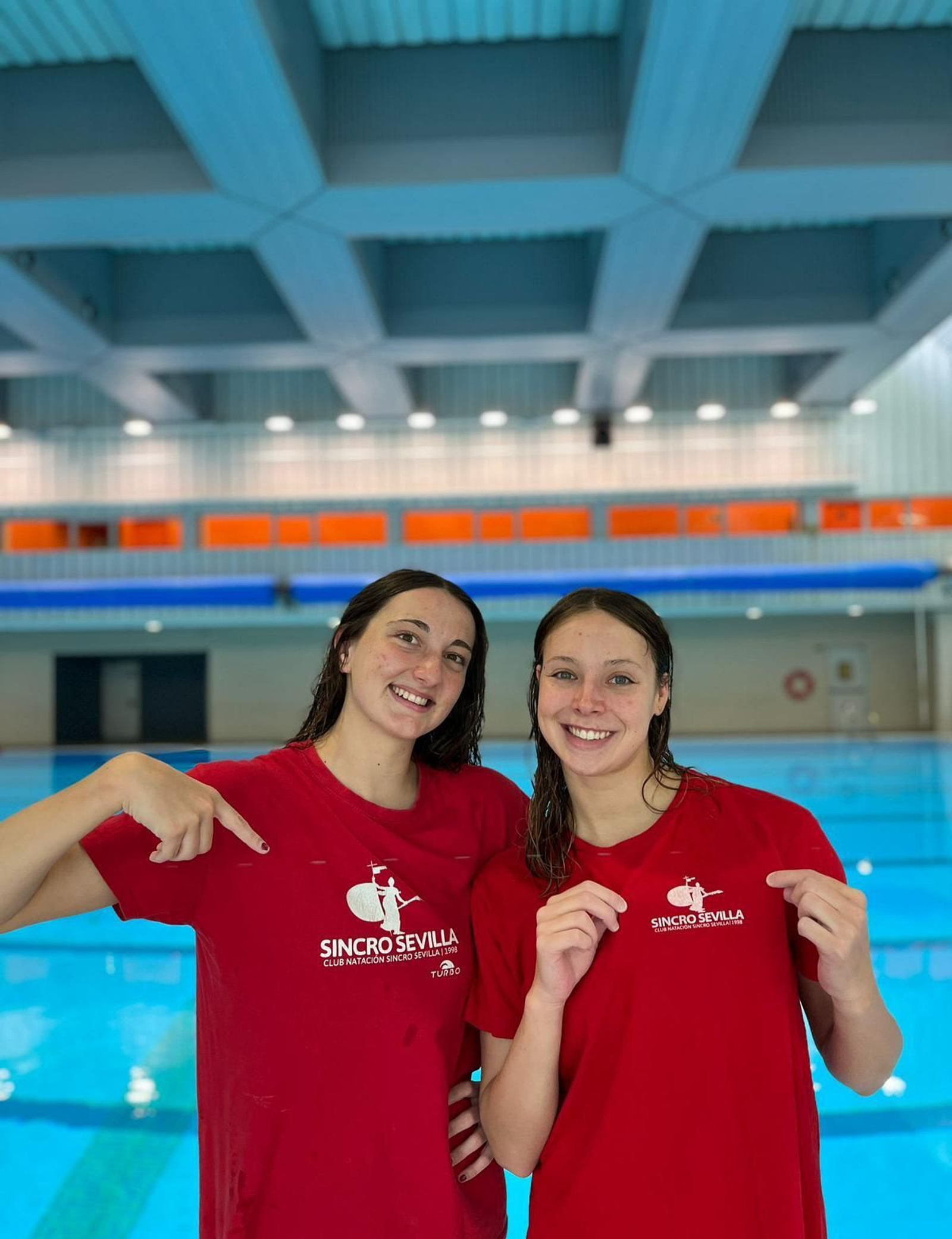 Las sevillanas Marina García y Alisa Ozhogina tras un entrenamiento