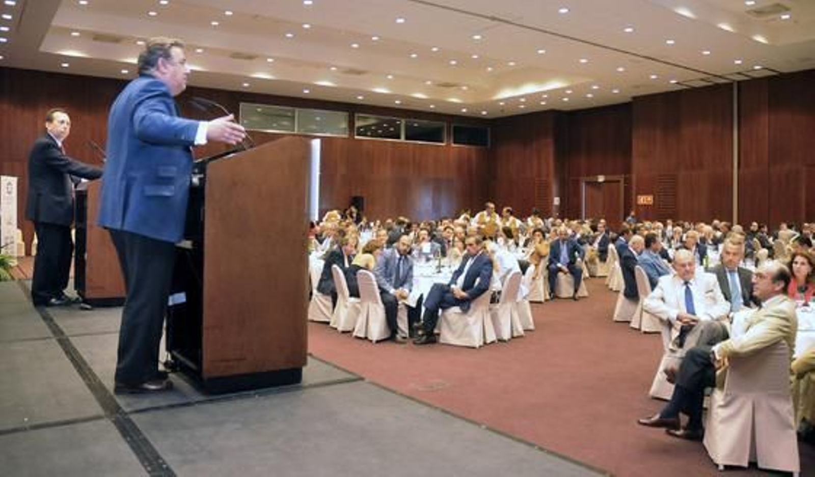Juan Ignacio Zoido se dirige a los asistentes al Foro Joly Andalucía, celebrado en el Hotel Barceló Renacimiento.  Foto: J.C.Vázquez/V.Hidalgo/M.Gómez