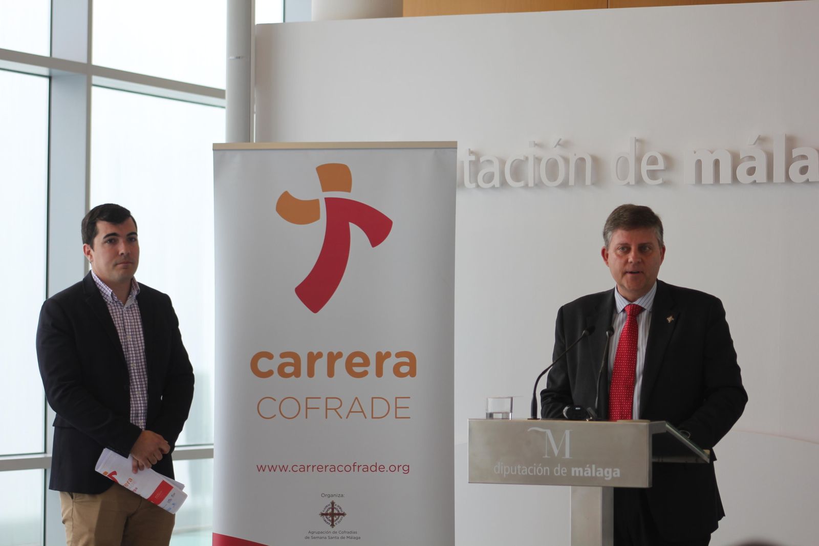 Jesús Hinojosa y Rafael Gallego, organizadores de la Carrera Cofrade, durante la presentación.