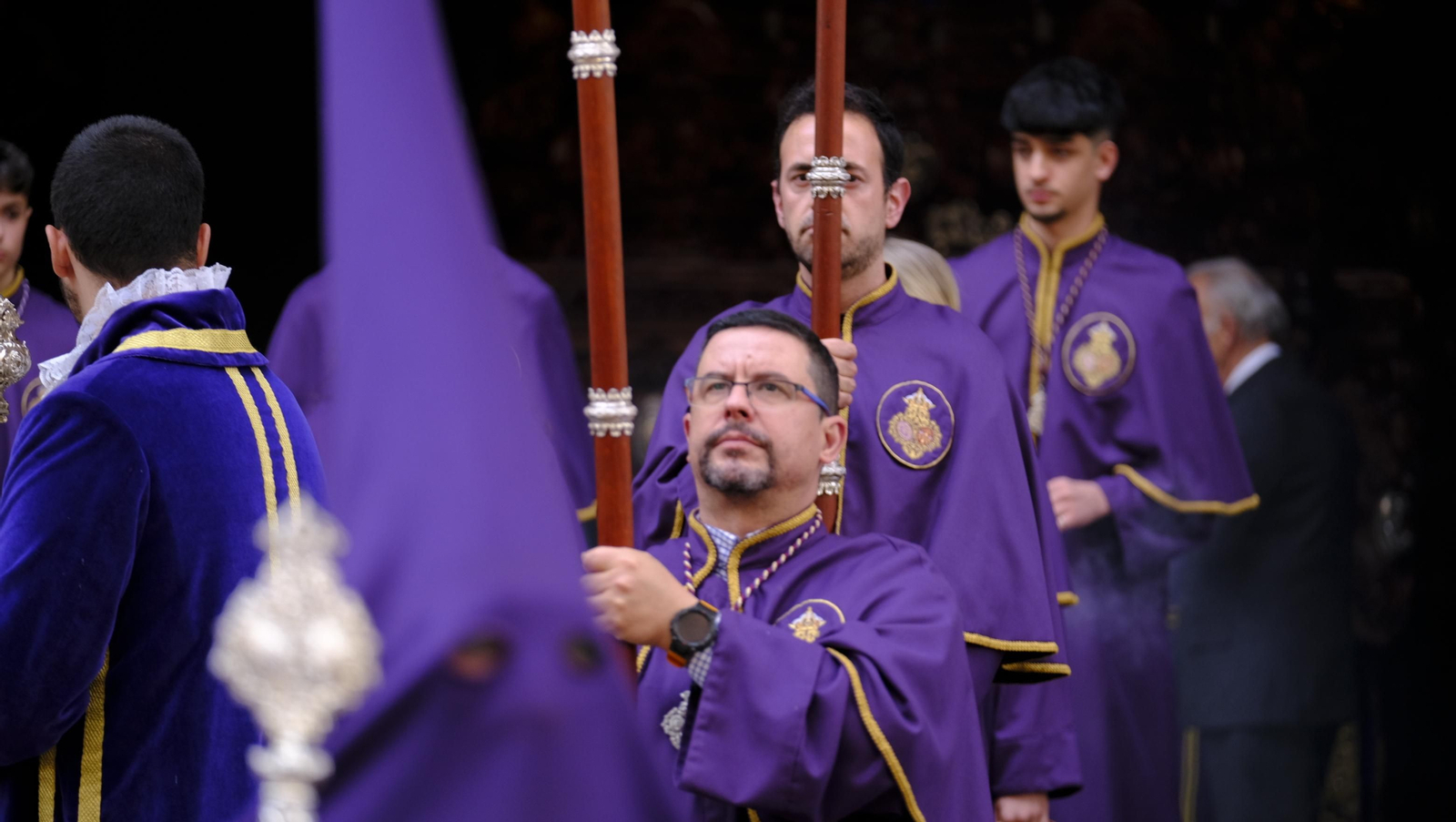 Pasión vuelve a su Iglesia de Santa Teresa azotada por la lluvia