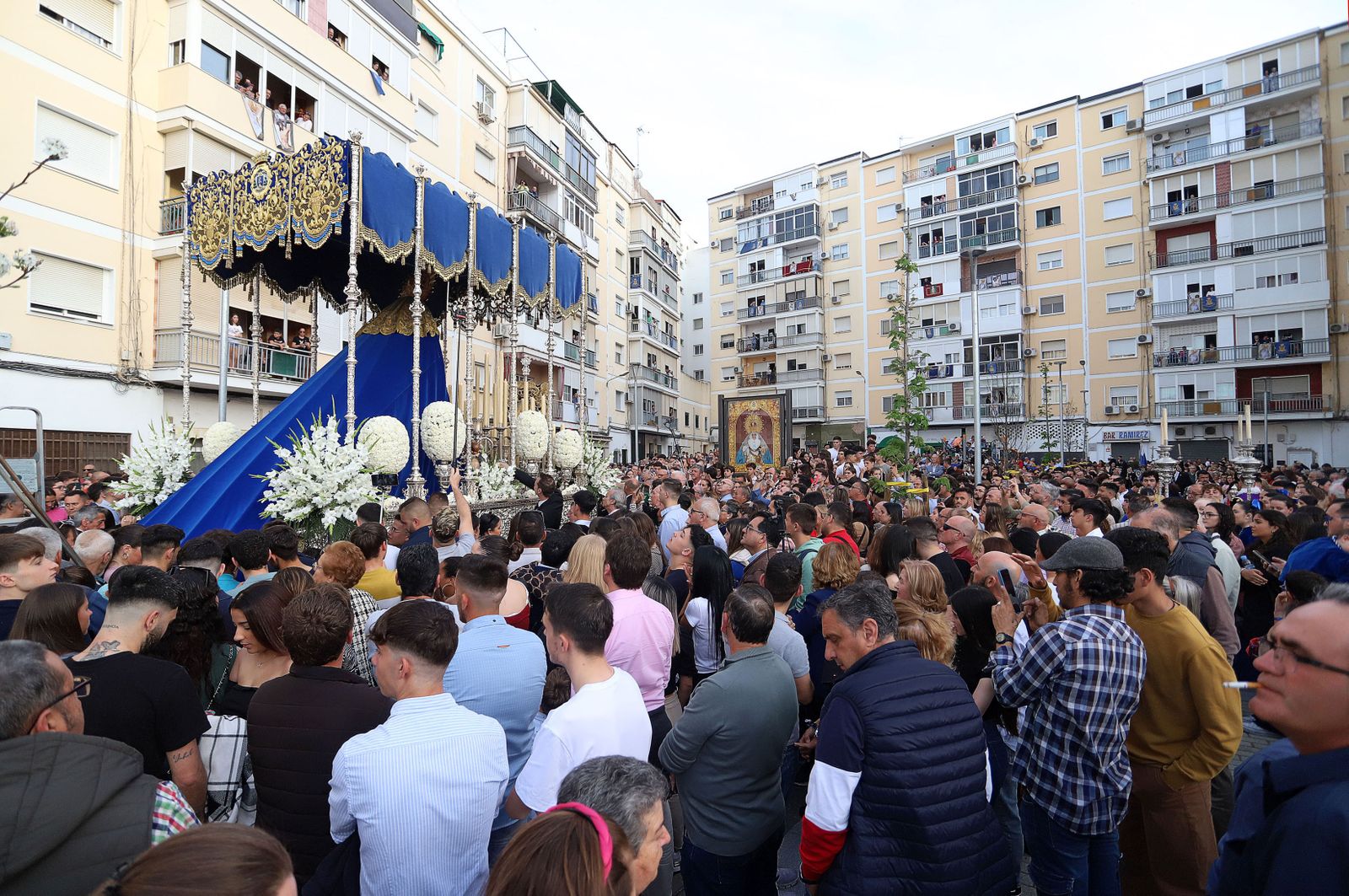 Imágenes de la procesión de la Virgen de los Dolores por Las Colonias