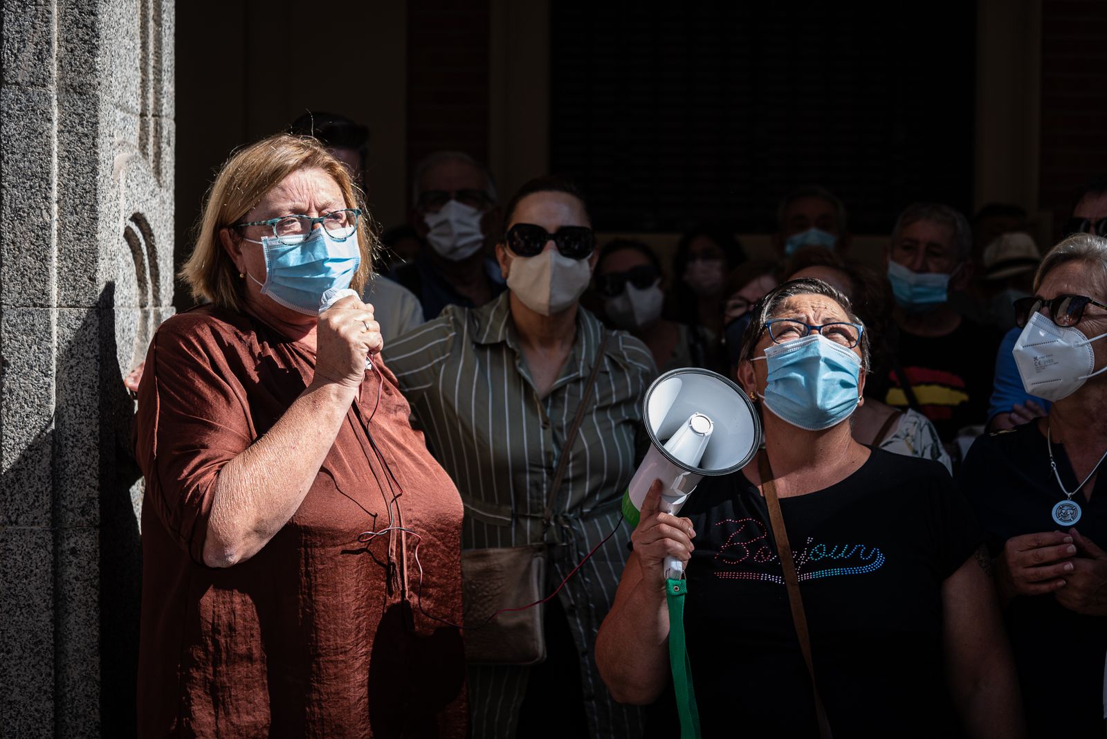 Imágenes de la concentración de los vecinos de Almonte por el servicio de urgencias