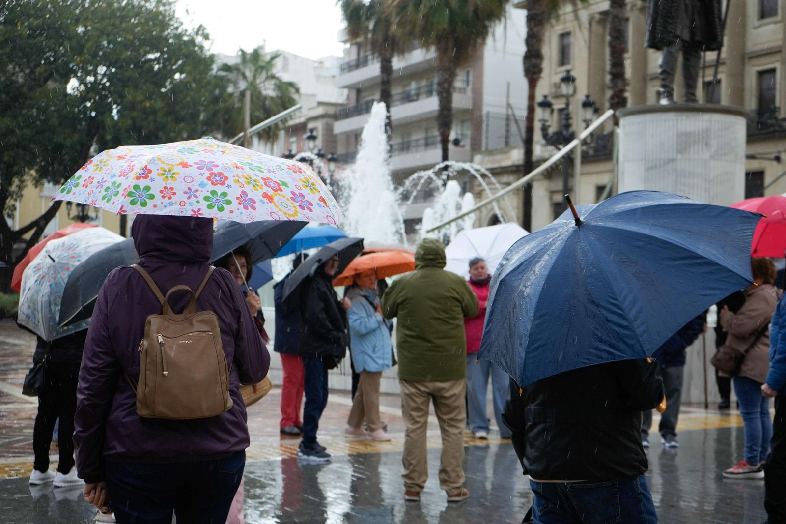 Imágenes del viernes 4 de abril en Huelva
