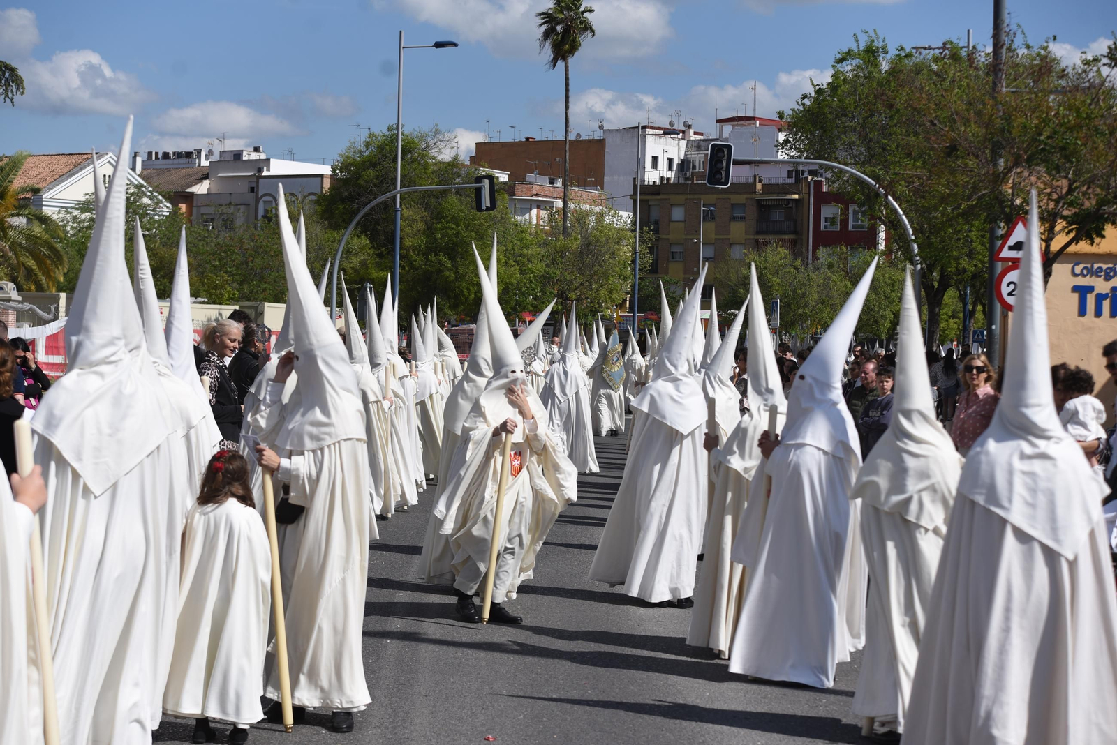Las imágenes de la procesión de La Merced este Lunes Santo en Córdoba