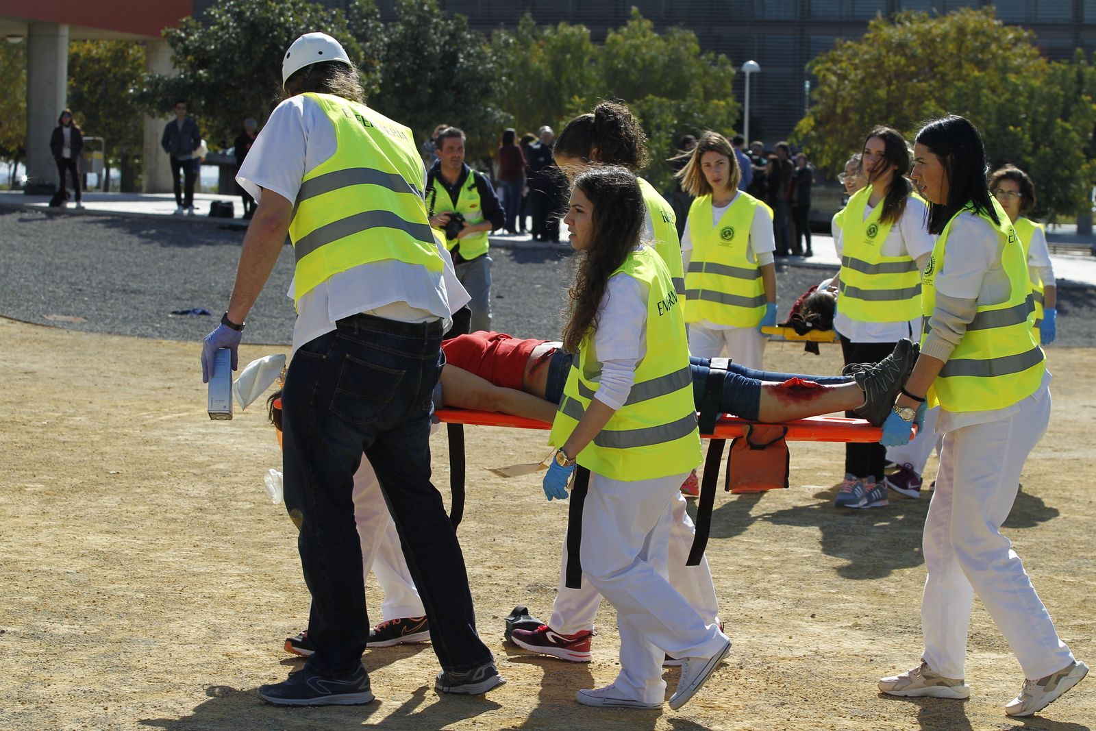 Las imágenes del simulacro de accidente con víctimas en la UAL