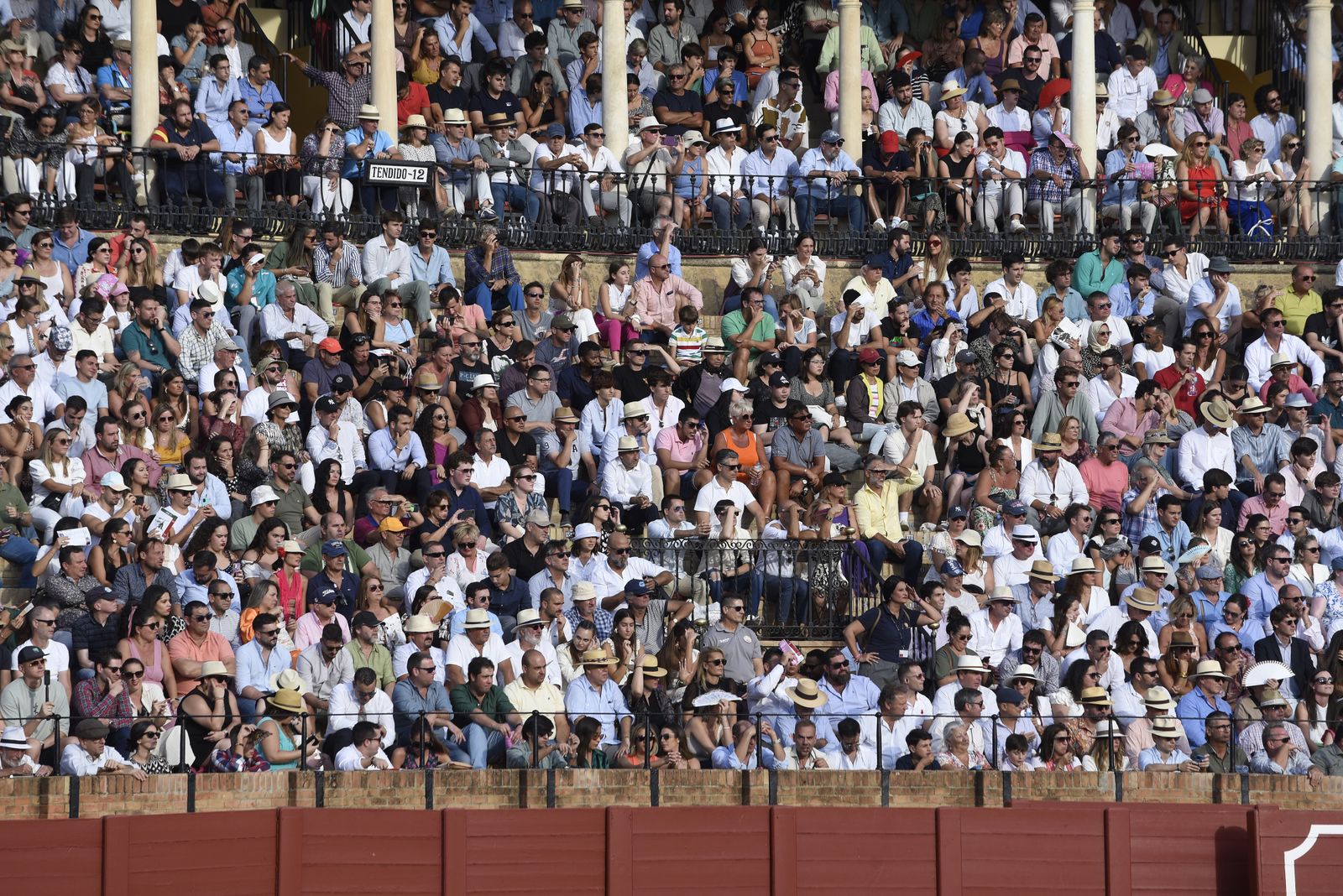 Búscate en la tercera corrida de toros de la Feria de San Miguel de Sevilla