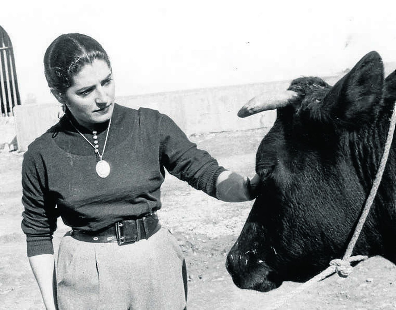 Juanita Reina, en su finca, años 50.