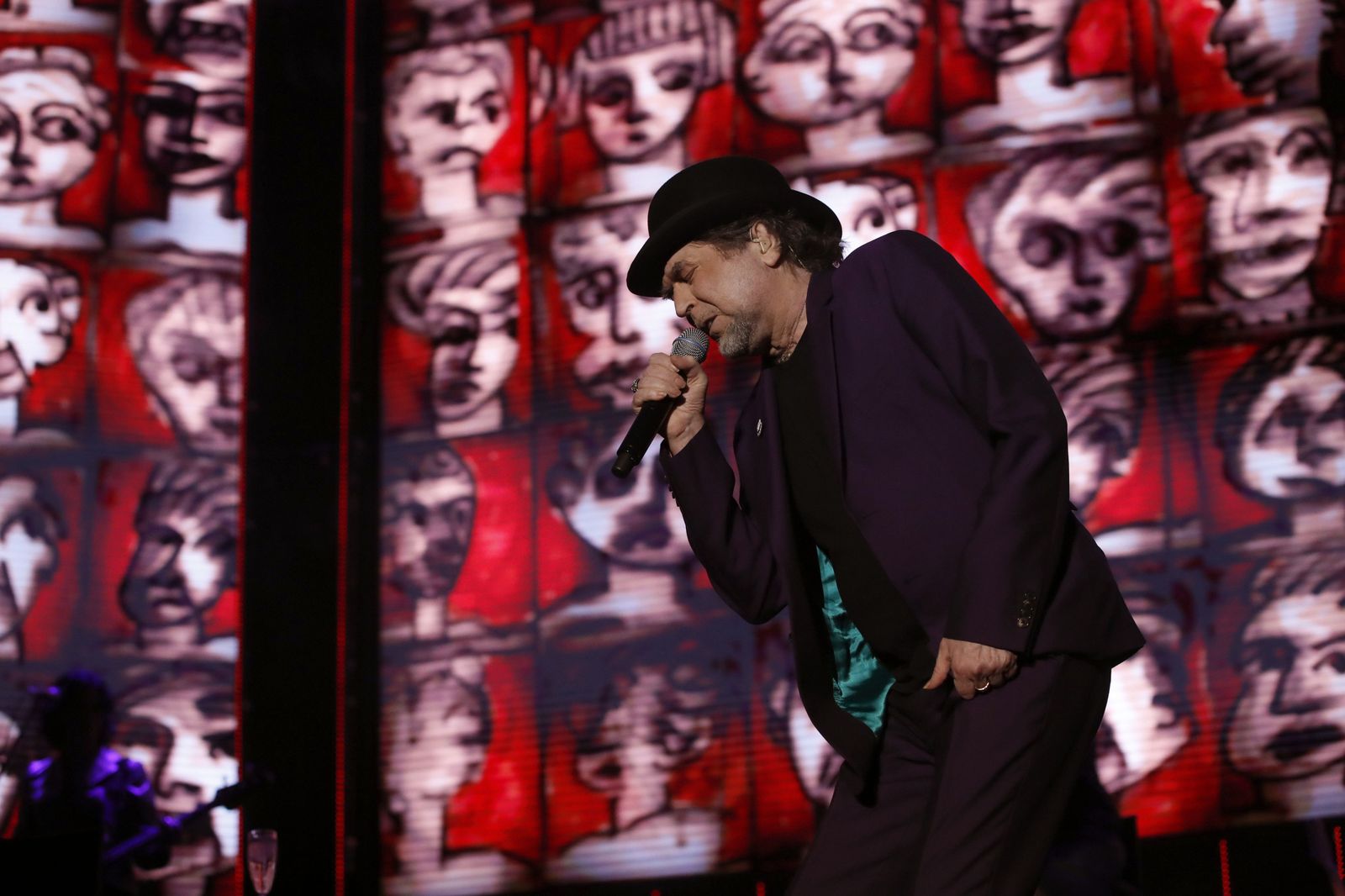 "Toda canción es una mentira maravillosa"