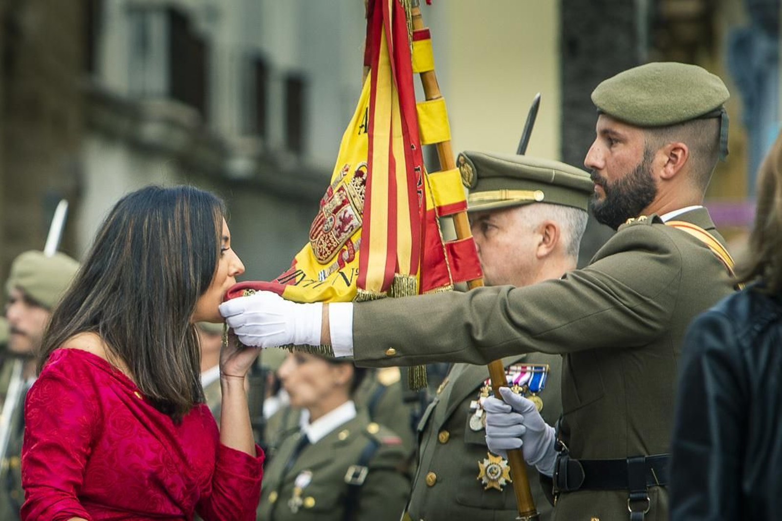 150 años de la llegada a Cádiz del Regimiento de Artillería. Jura de Bandera civil.