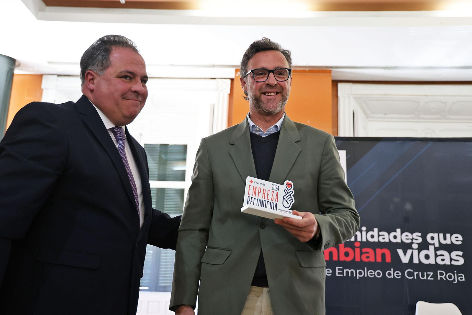 Imágenes del reconocimiento de Cruz Roja Huelva a empresas de Huelva por su compromiso con los colectivos vulnerables