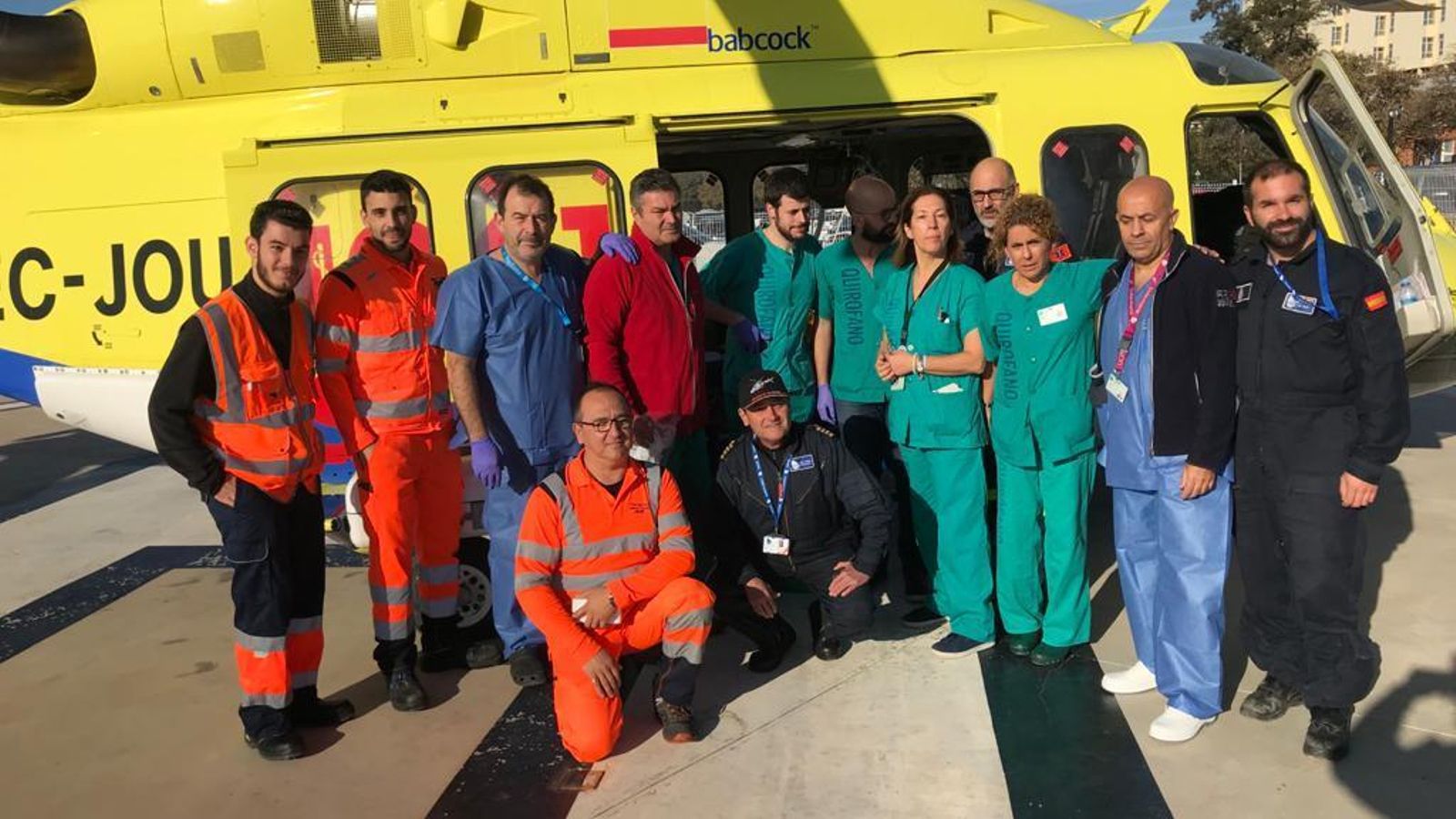 El equipo que hizo historia al realizar el primer traslado pediátrico de España en helicóptero de un niño en ECMO.