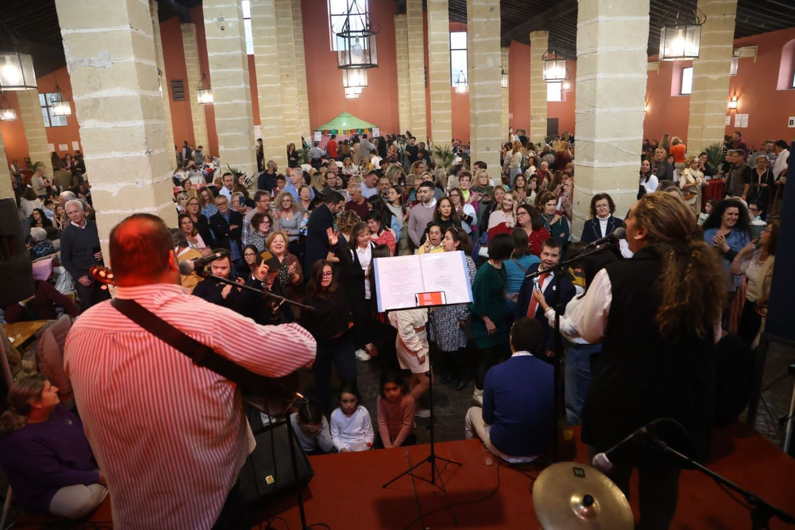 Aspanido celebra su Zambomba Solidaria en Bodegas Pajarete.