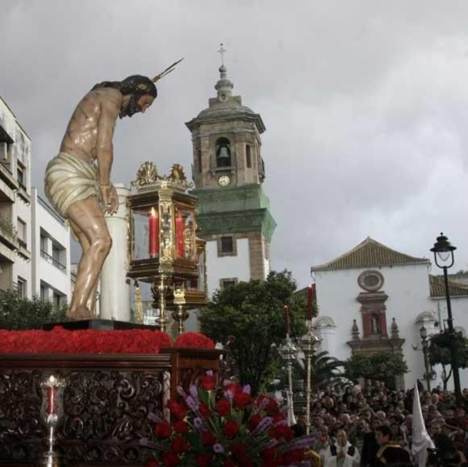 Jesús atado sale de la capilla Europa

Foto: J.M.Q./Shus Teran/Erasmo Fenoy/Paco Guerrero