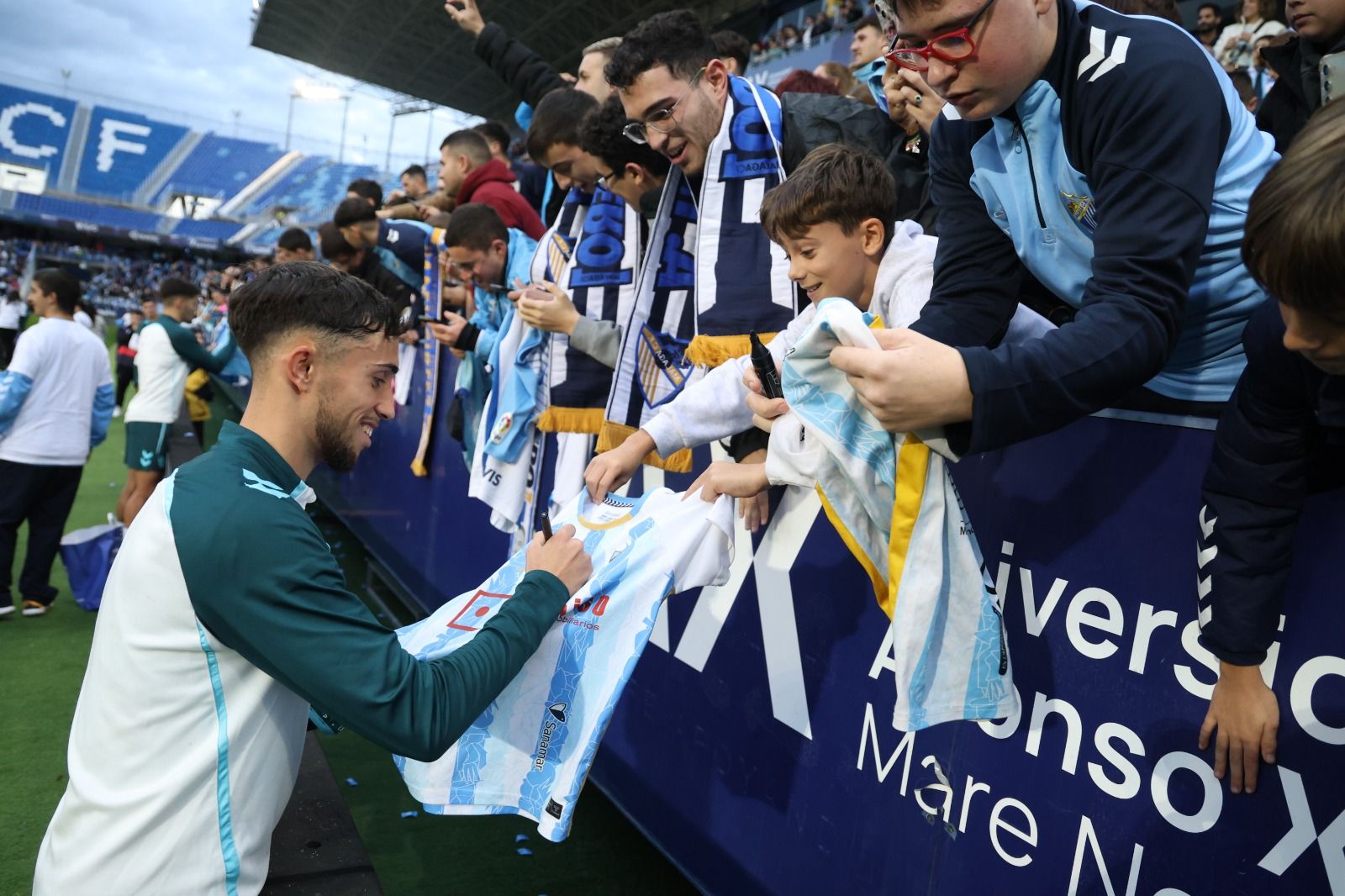 Búscate en las fotos del entrenamiento del Málaga CF en La Rosaleda