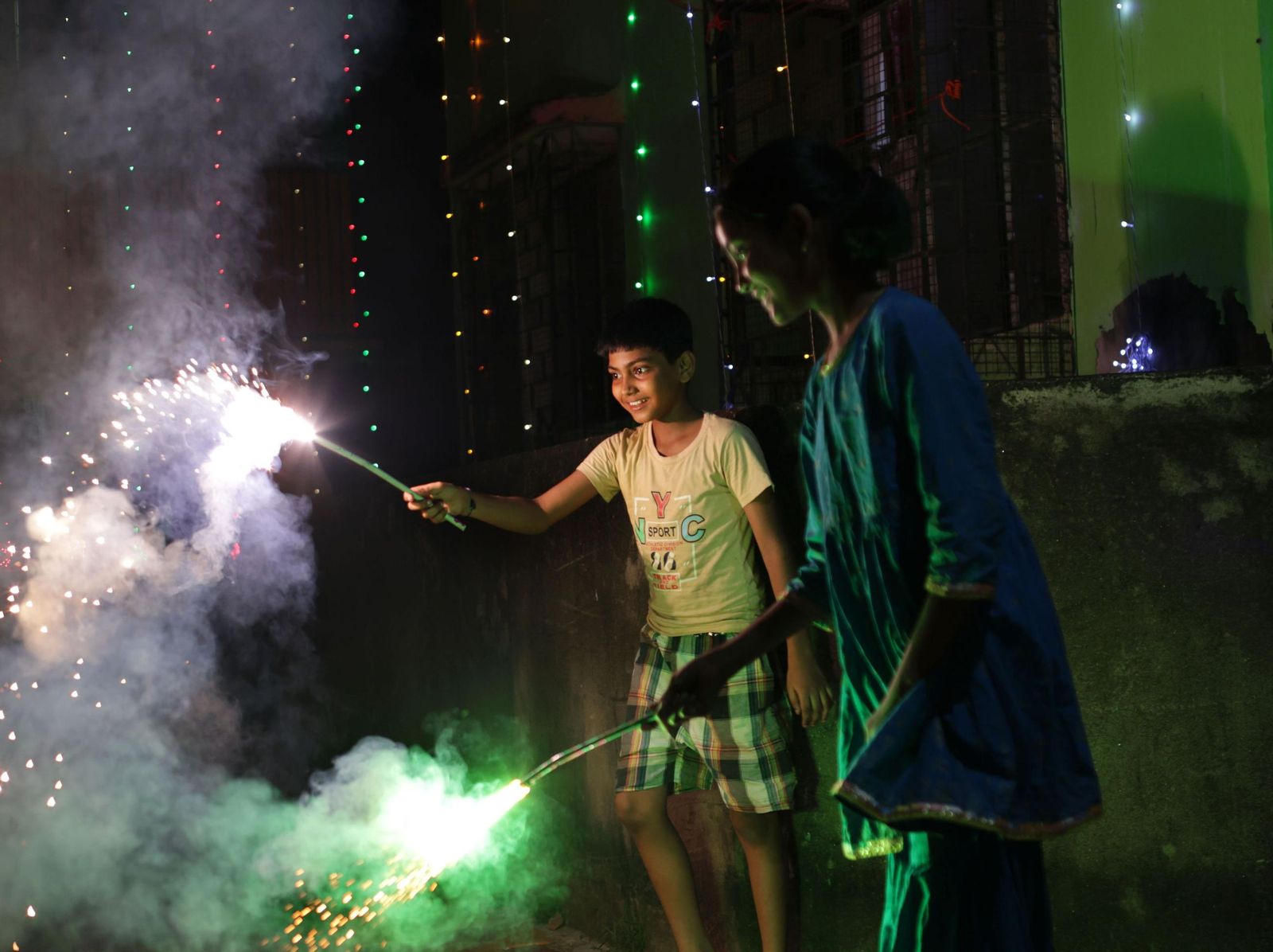Las preciosas imágenes de la celebración del Diwali en India: un festival de luz y color