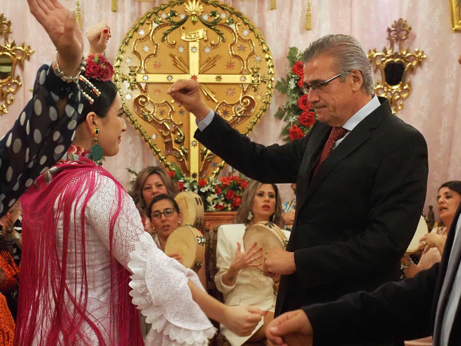 La localidad de Alosno vive con intensidad su festividad de las Cruces de Mayo.