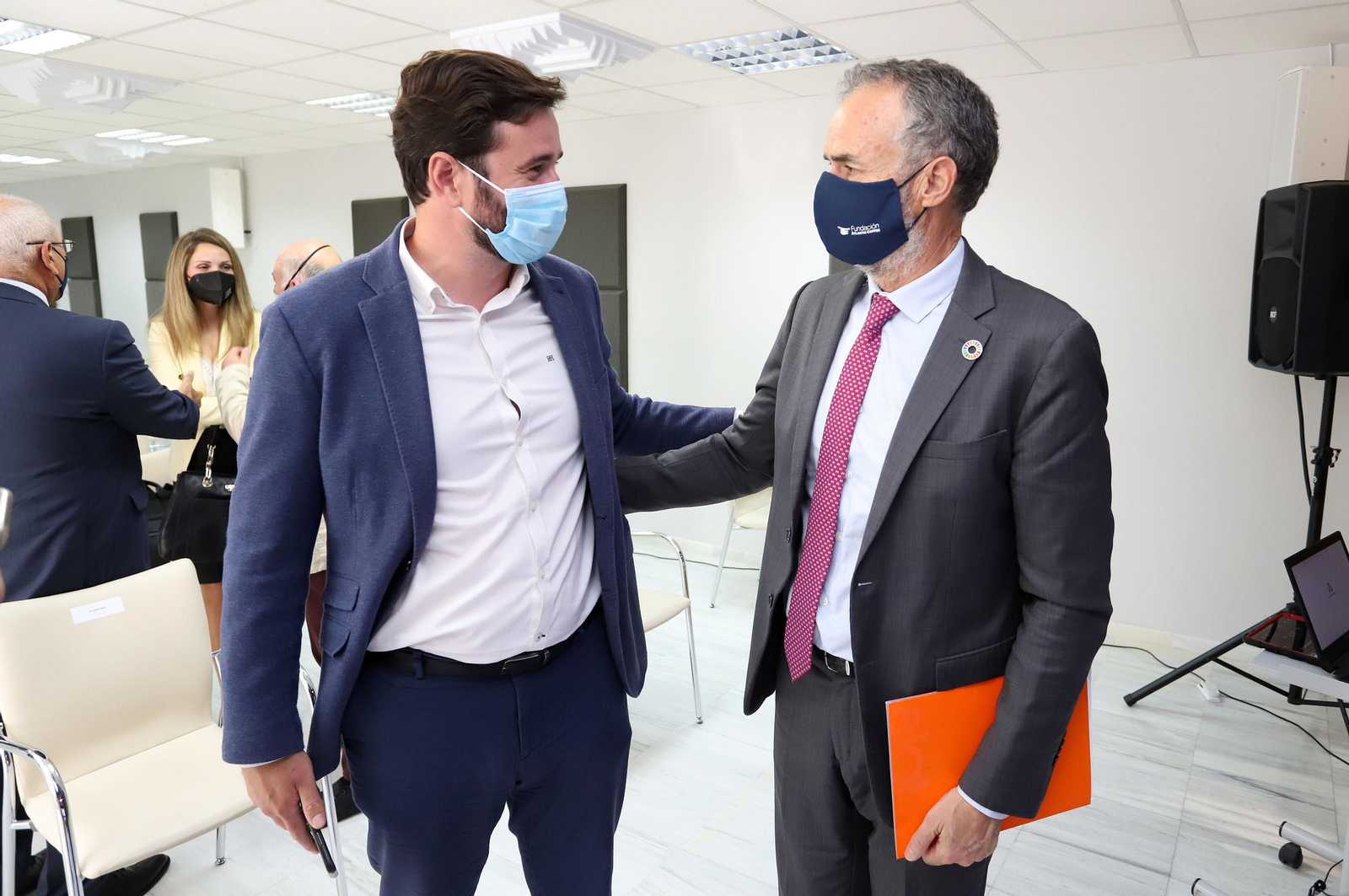 Imágenes del Foro Gerardo Rojas, con la participación de Antonio Lozano García