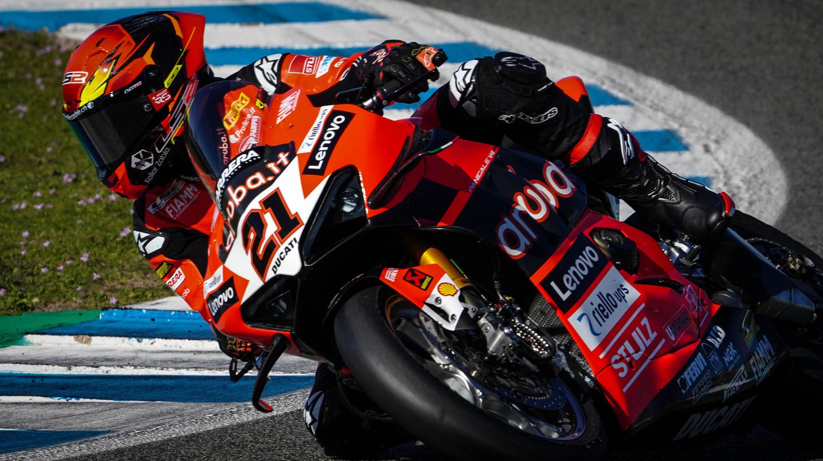 Álvaro Bautista estrena su numero 1 en las pruebas de SBK en Jerez