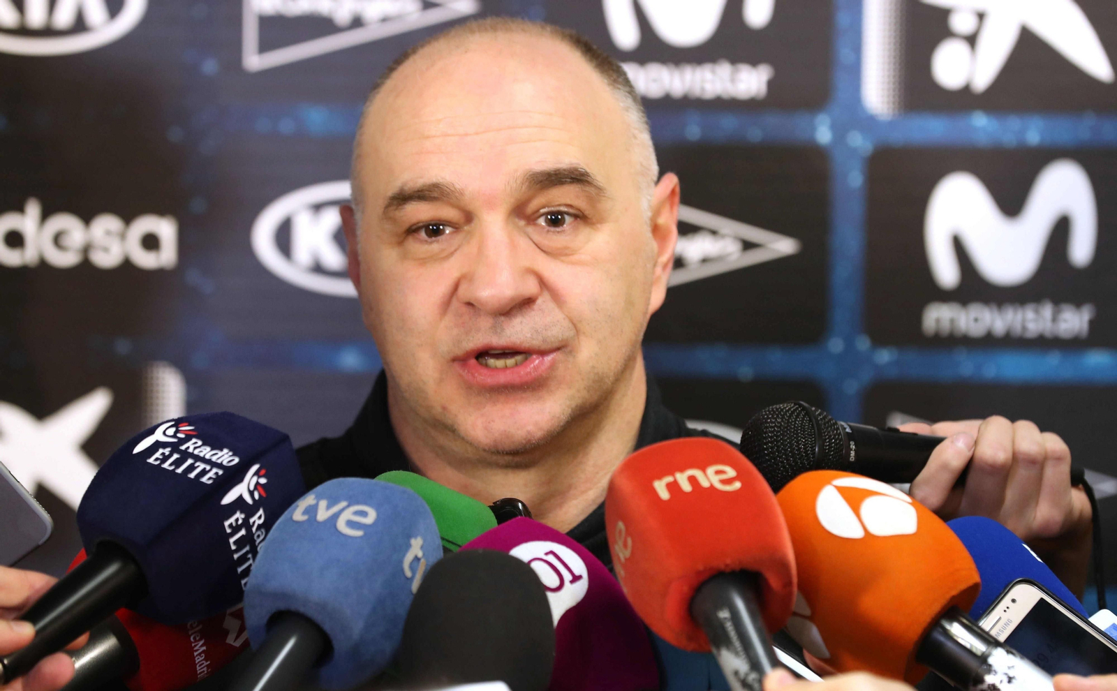 Pablo Laso atiende a los medios de comunicación.