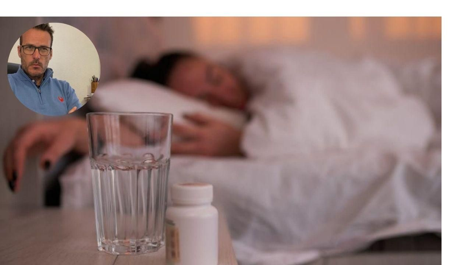 Una persona toma intenta dormir después de tomar unas pastillas