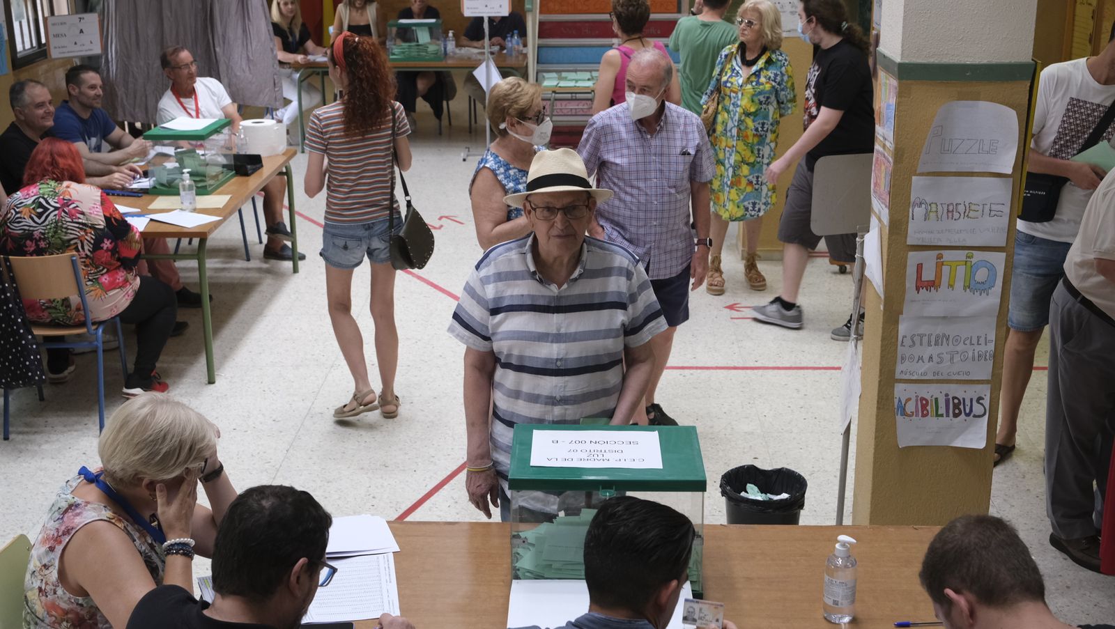 Imágenes de la votaciones en Almería al parlamento andaluz