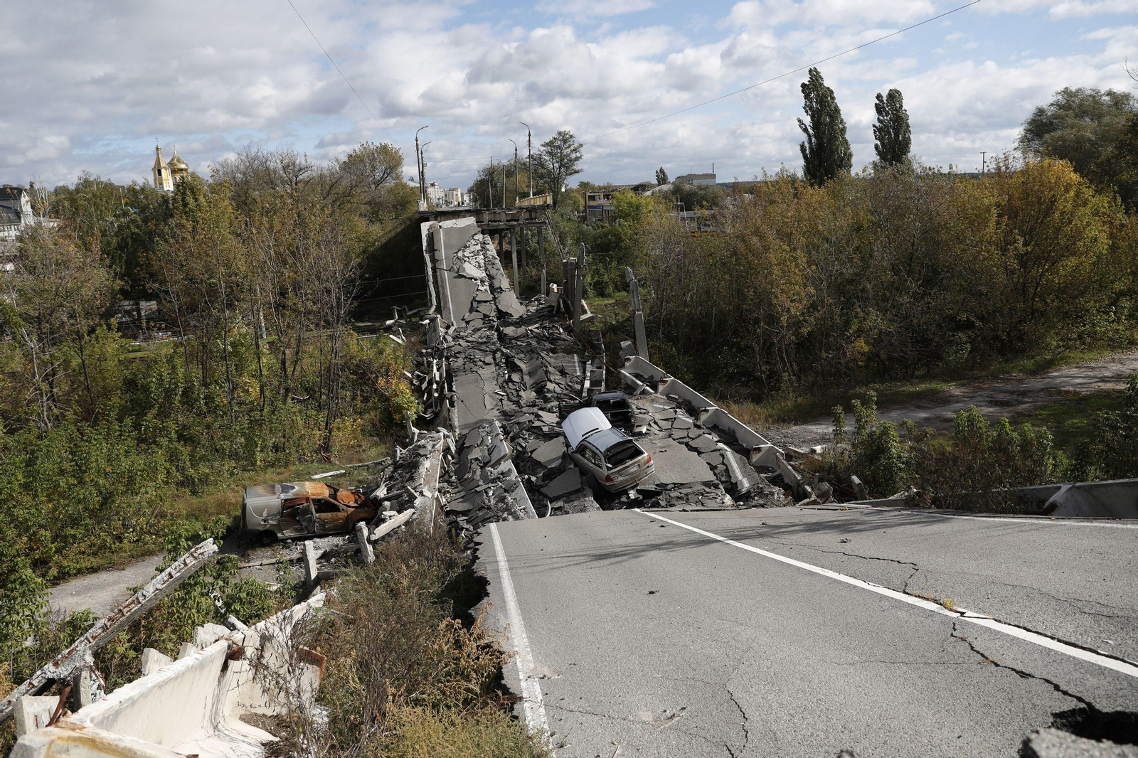 Efectos de los bombardeos rusos sobre infraestructuras ucranianas.