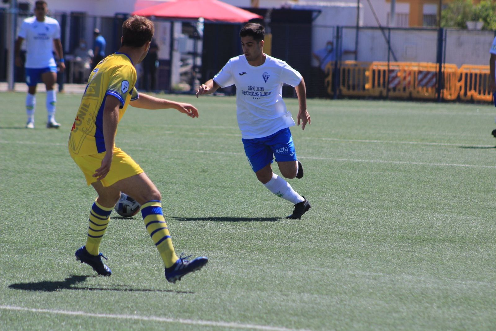 Lance del partido disputado este domingo en Castilleja de la Cuesta.