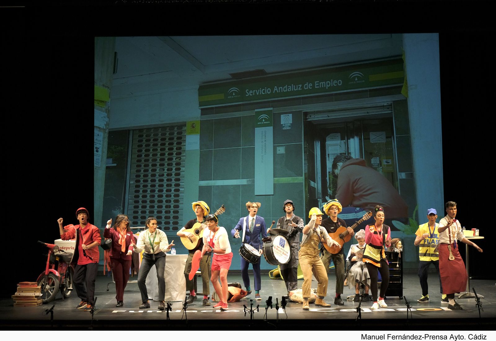 La chirigota de Dos Hermanas 'Los que se colocan por primera vez'