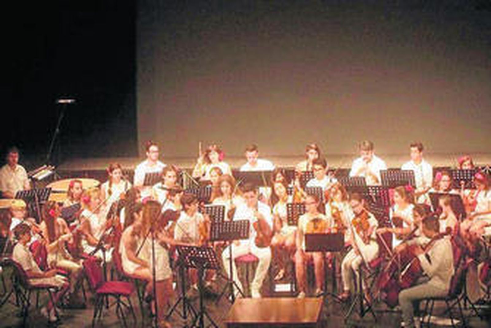 La Joven Orquesta de la Escuela Municipal de Música de Roquetas.
