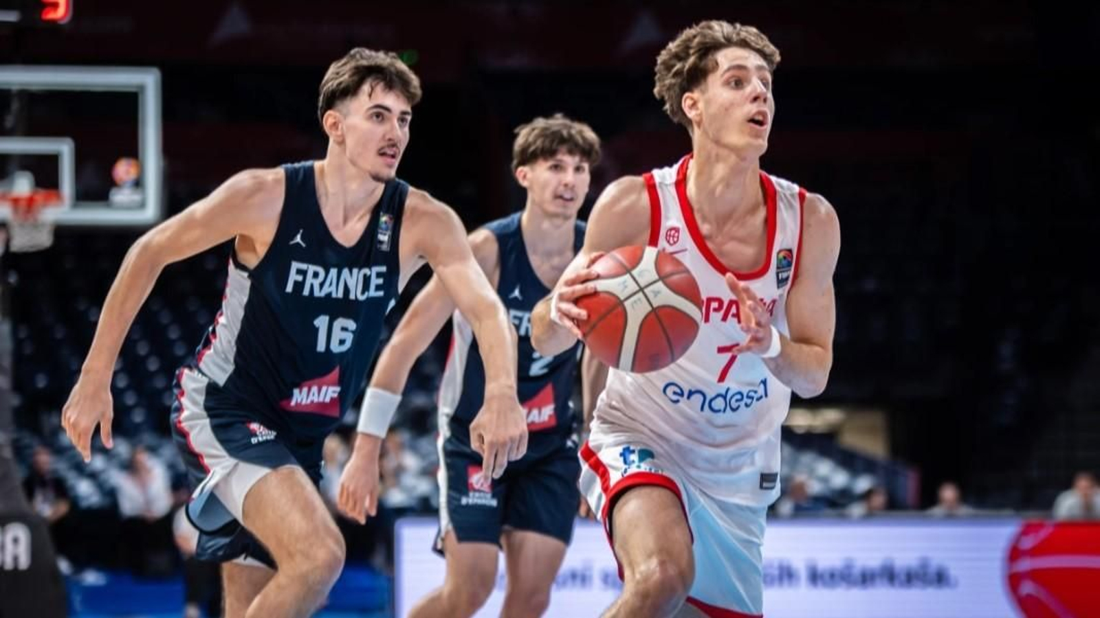 Guillermo del Pino, en un momento de la final entre España y Francia del Eurobásket sub 18.
