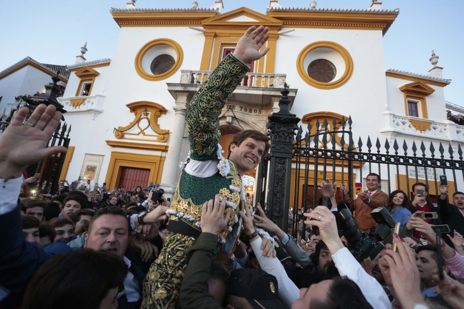Las imágenes de la octava de abono en la Real Maestranza de Sevilla