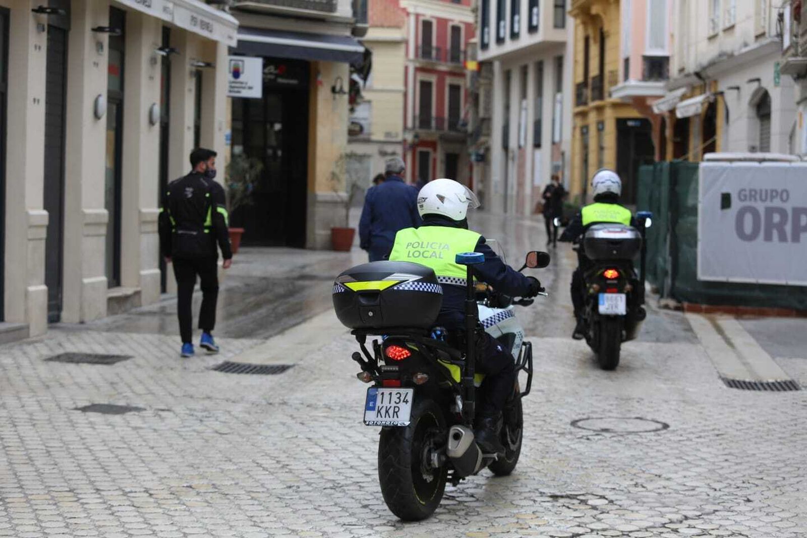 Policías locales de Málaga, patrullando