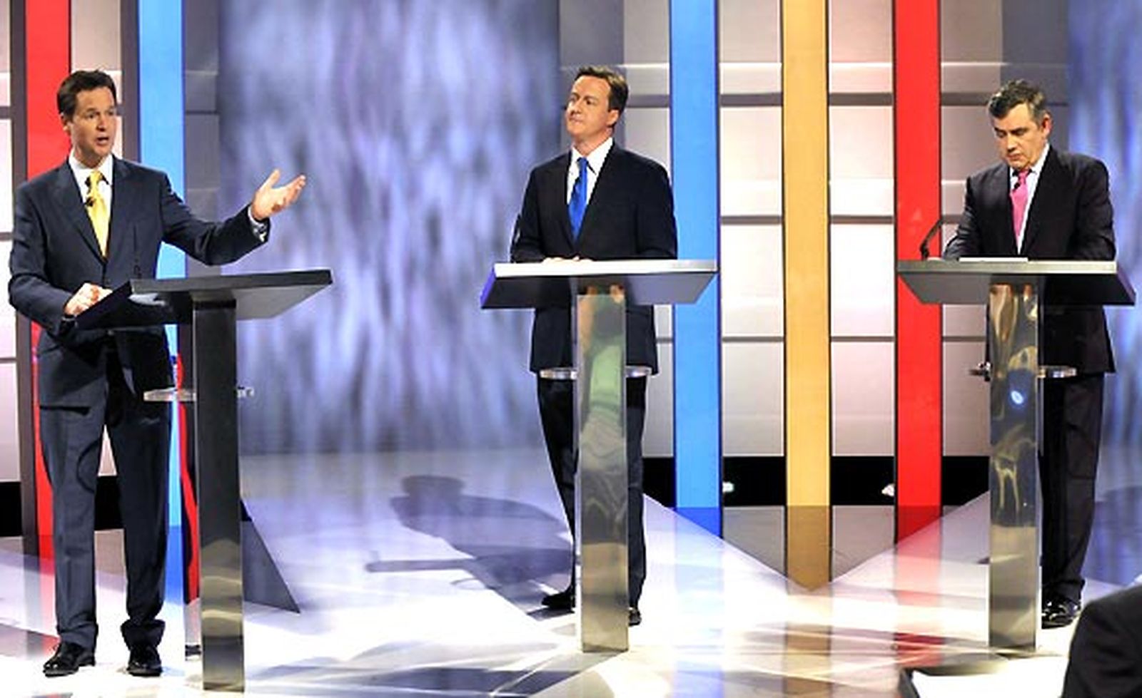 Clegg da la sorpresa en el primer debate electoral televisado en el Reino Unido