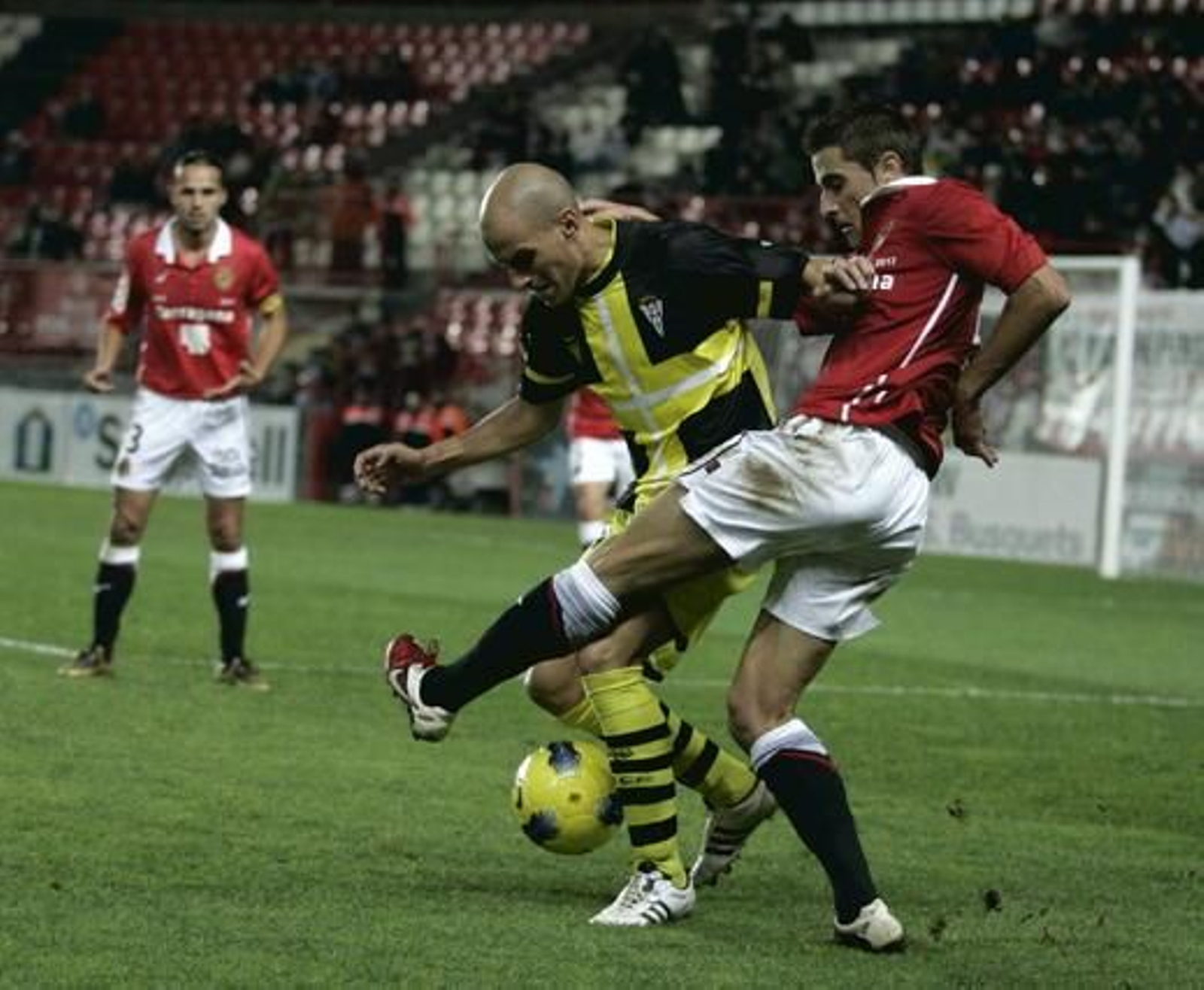 El Córdoba empata ante Tarragona pese a acabar con uno menos (0-0). / LOF