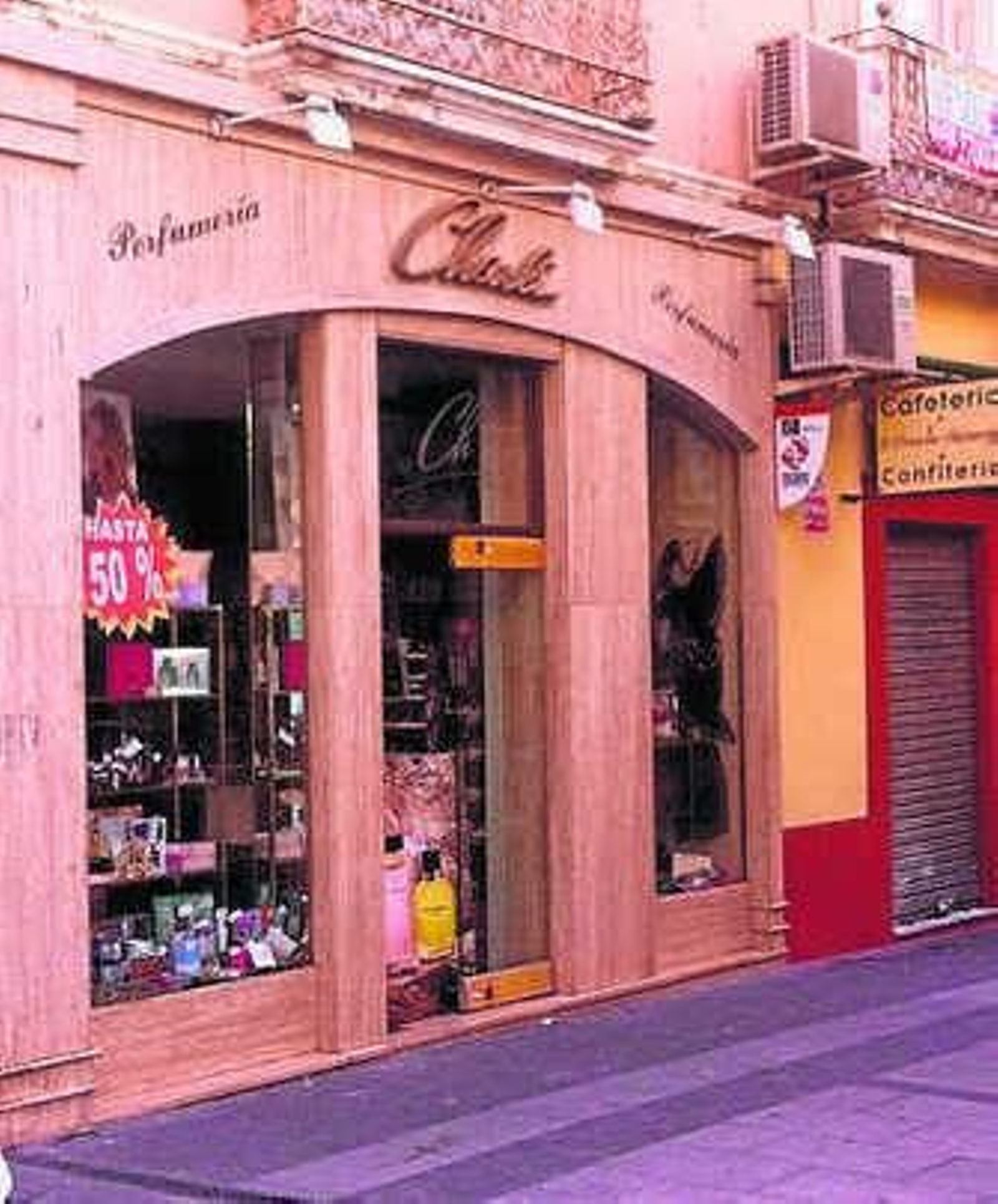 Perfumería asaltada.