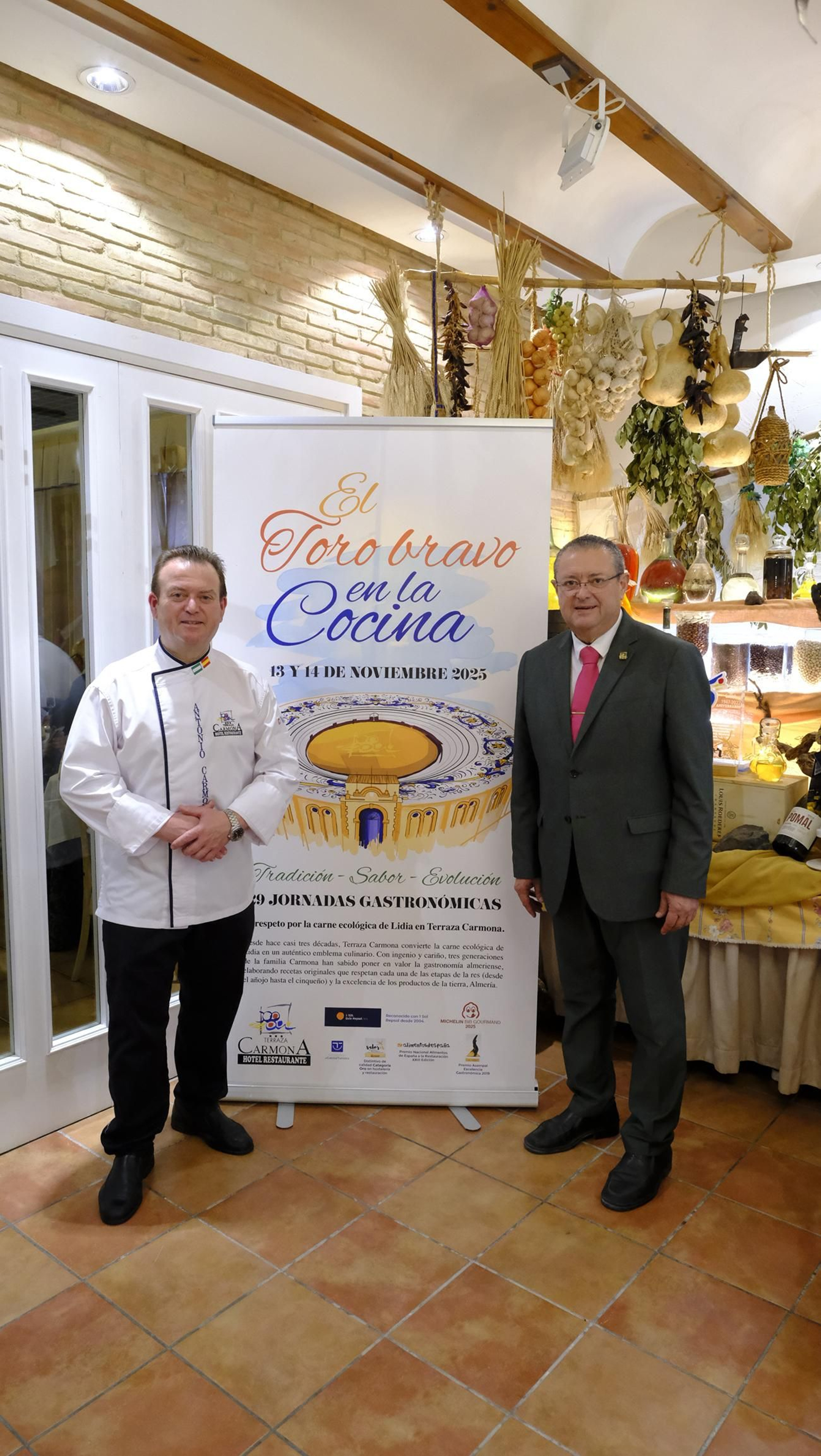 Las imágenes de las Jornadas Gastronómicas El Toro Bravo en la Cocina, en la Terraza Carmona de Vera