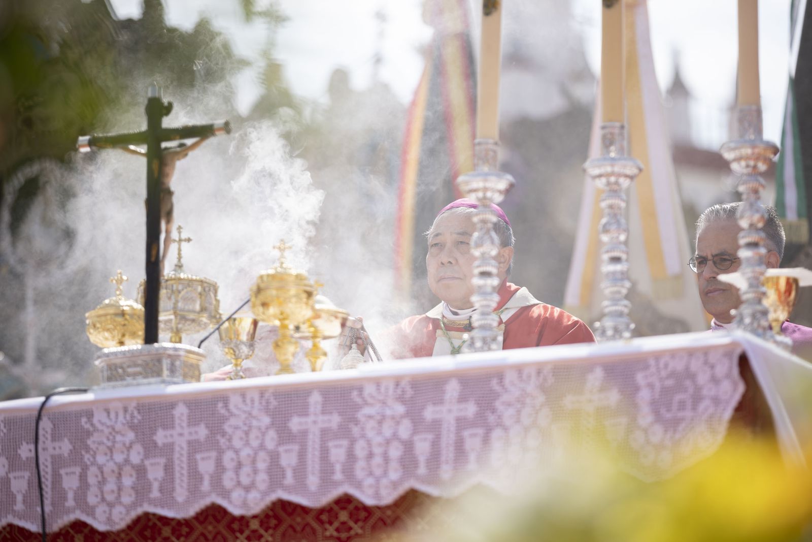 El Rocio 2023: Imágenes de la misa Pontifical del Domingo de Pentecostés