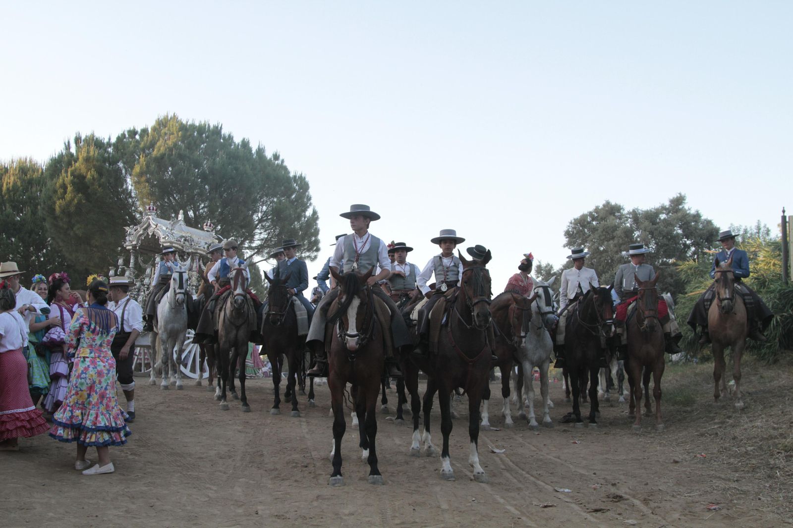 El paso de las hermandades por el río Quema, en imágenes