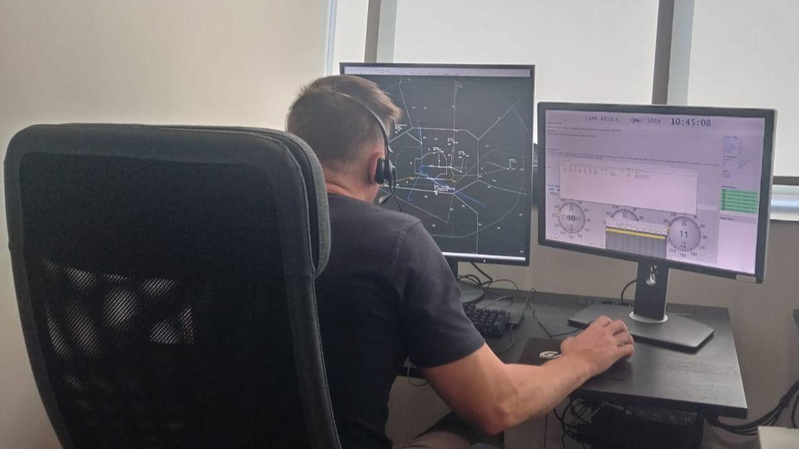 Uno de los alumnos, al frente de un simulador.