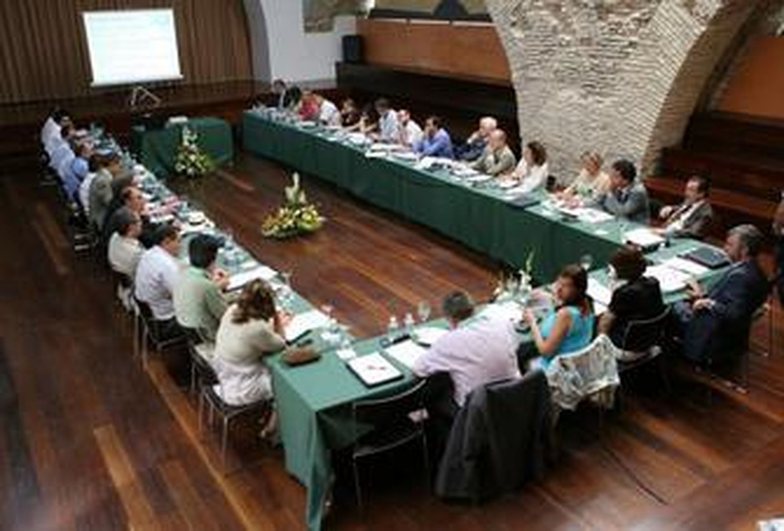 Una vista de la mesa de trabajo que se celebró por la tarde en las Reales Atarazanas.