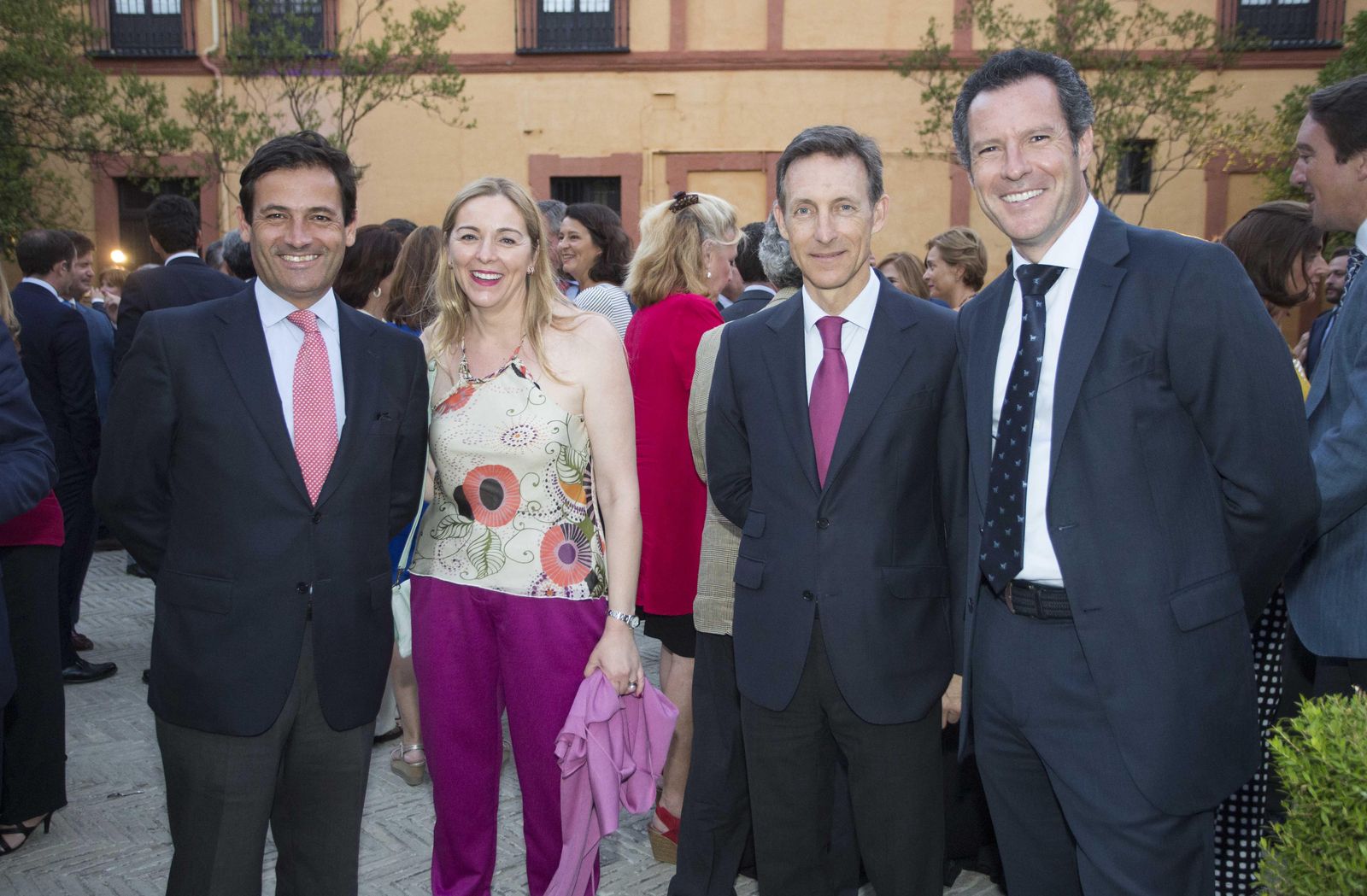 El arquitecto Luis Ybarra, Carmen Sánchez Maro, Luis Sánchez Manzano, consejero delegado de Sando, y José María Pérez, socio de Garrigues.