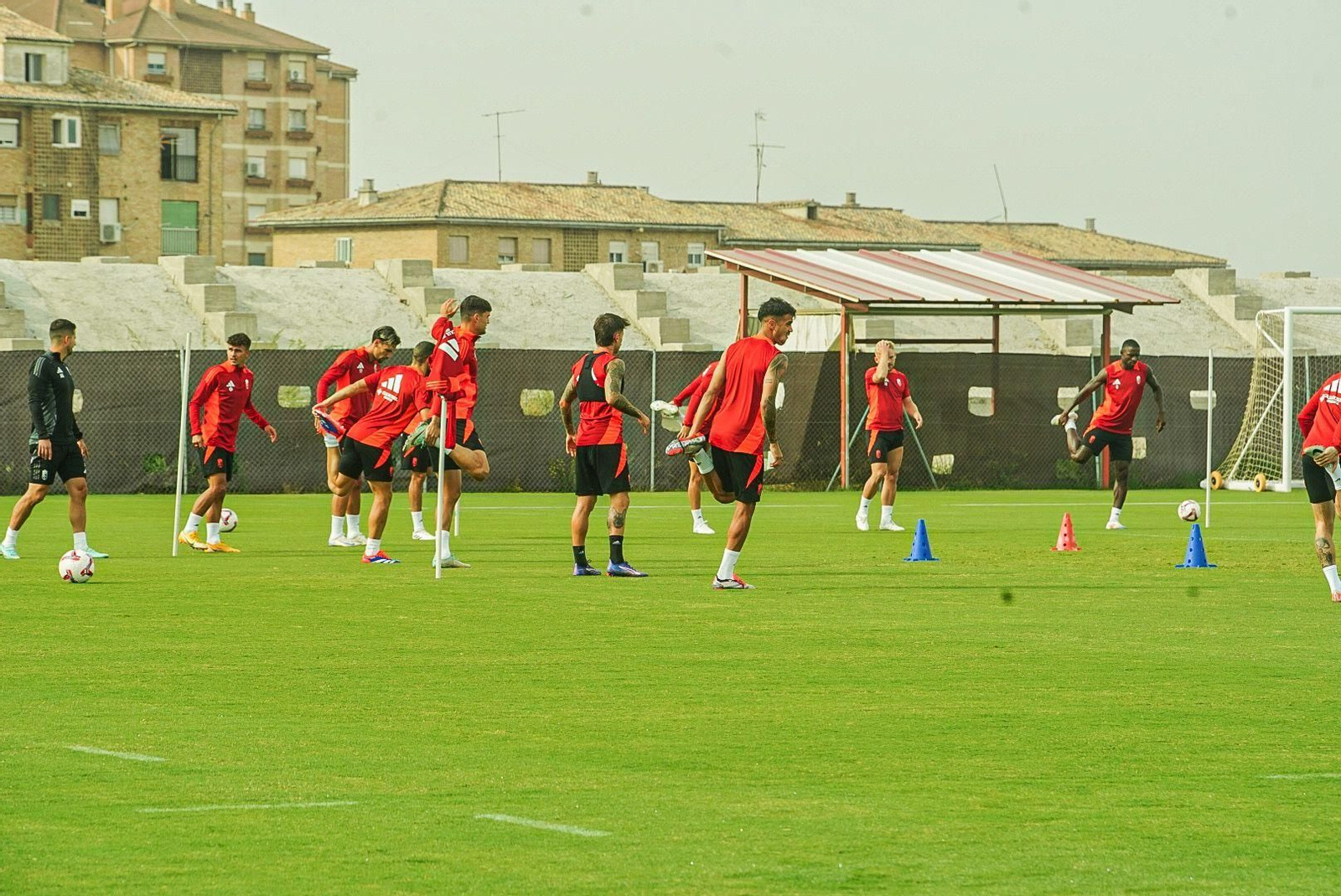 El primer entrenamiento de Fran Escribá en imágenes