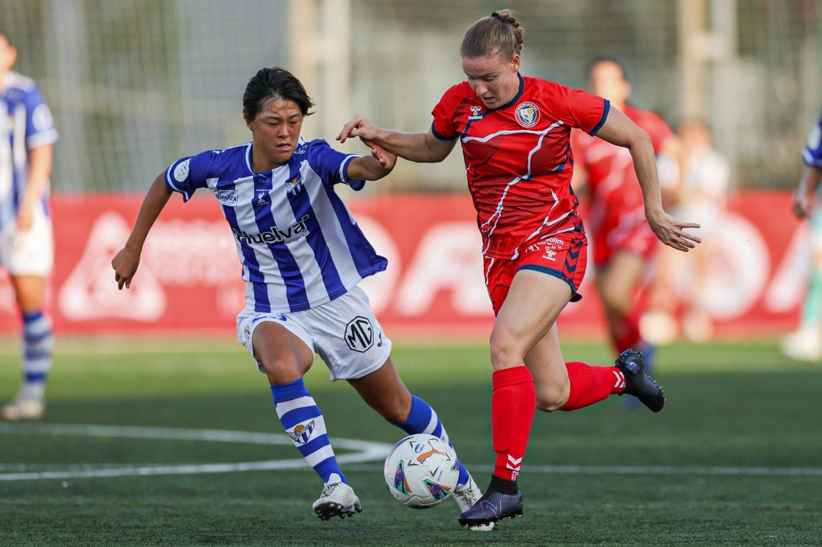 Un momento del encuentro entre el Levante Las Planas y el Sporting.