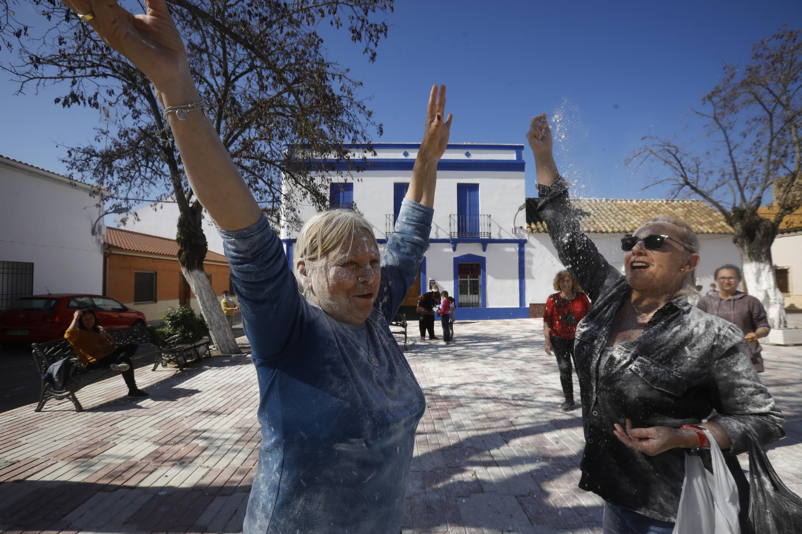 La batalla de la harina de Ochavillo del Río, en imágenes