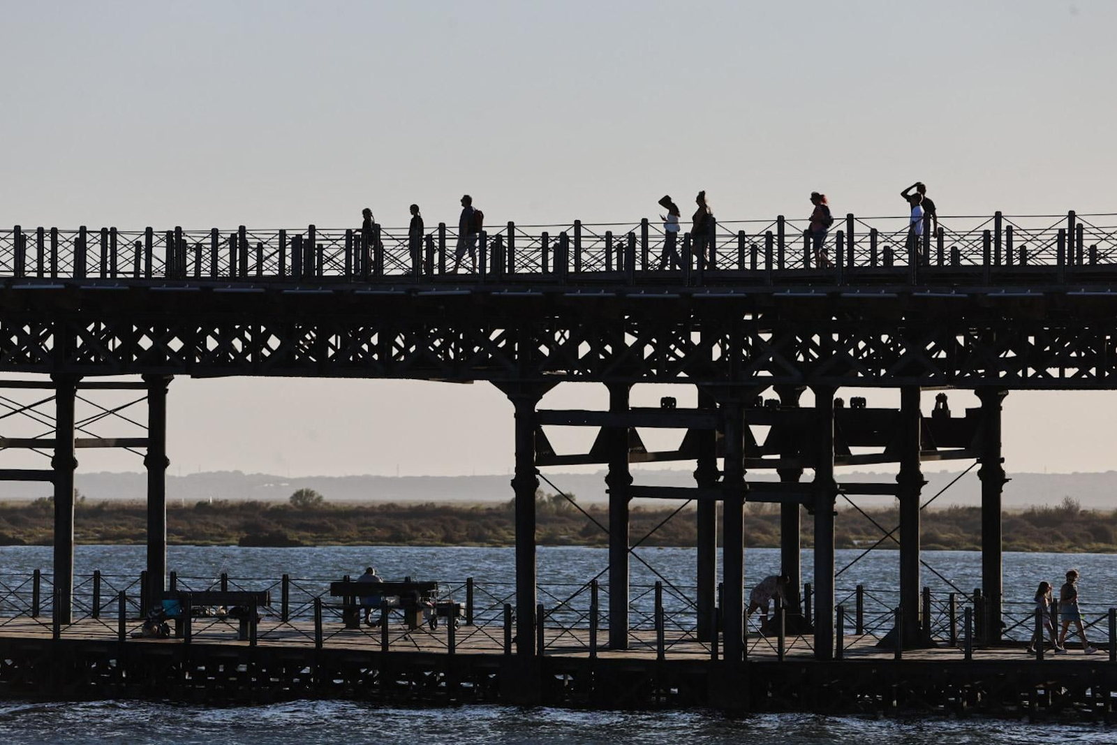 El muelle de la compañía Rio Tinto, el lugar de Huelva donde cada atardecer es un espectáculo diferente