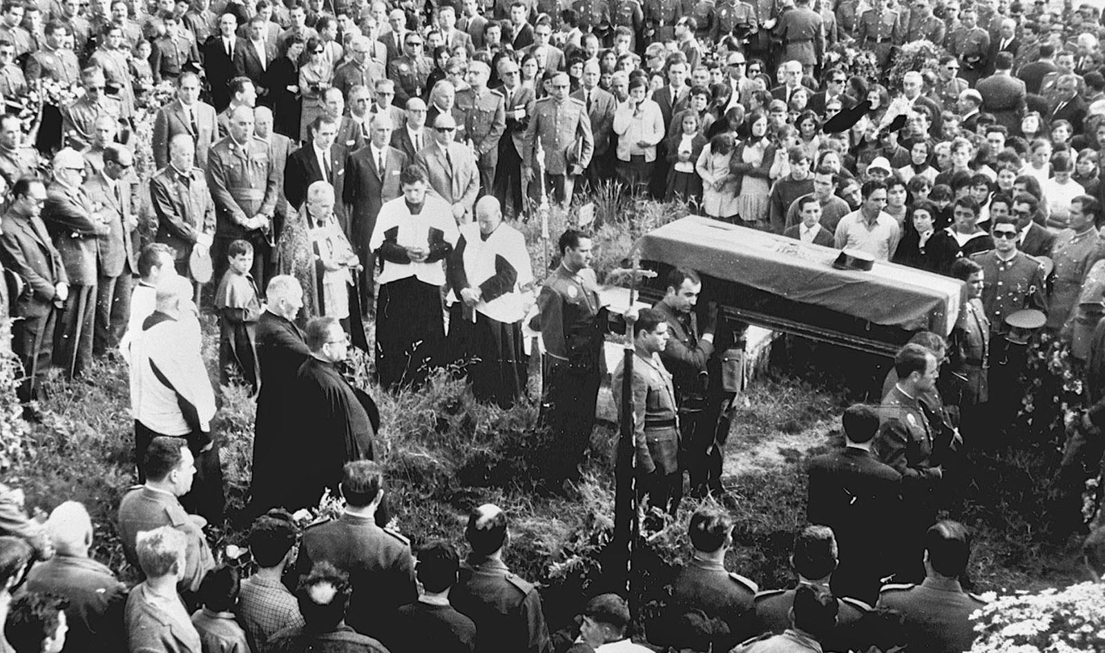 1968 hace 50 añosSeparatistas vascos asesinan a un guardia civil de Tráfico